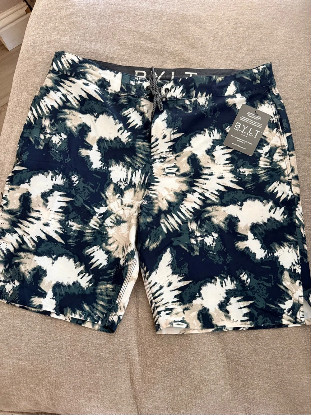 NWT BYLT Premium Basics Coastal Boardshorts Men’s XL Abstract Print